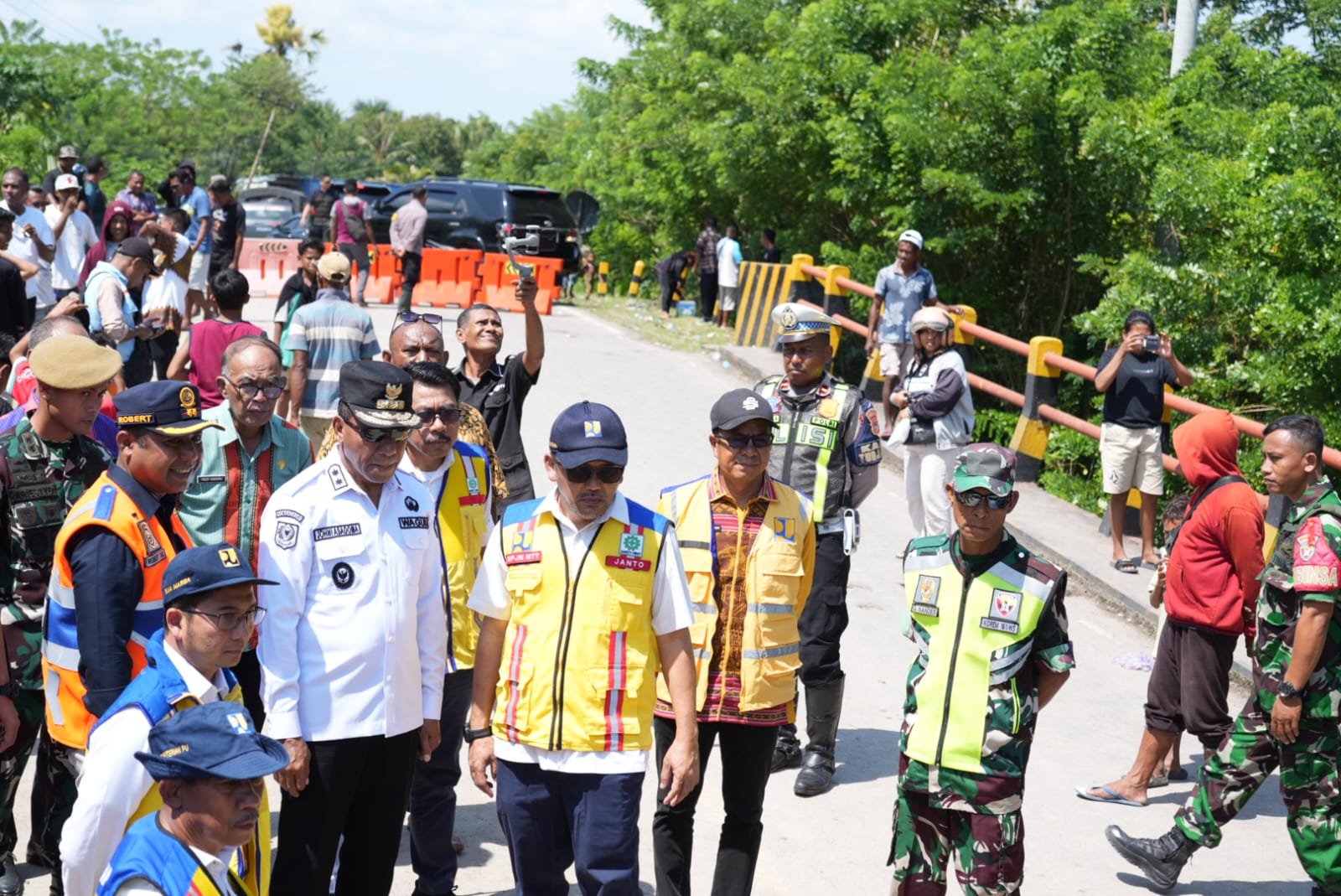 Wagub NTT Tinjau Jembatan Ambruk di Jalur Trans Timor